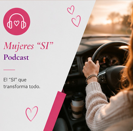 Mujer escuchando el Podcast el SI que transforma todo, para reflexionar cuando va en su vehículo