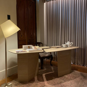 Mesa em travertino Romano (Modernos Eternos)