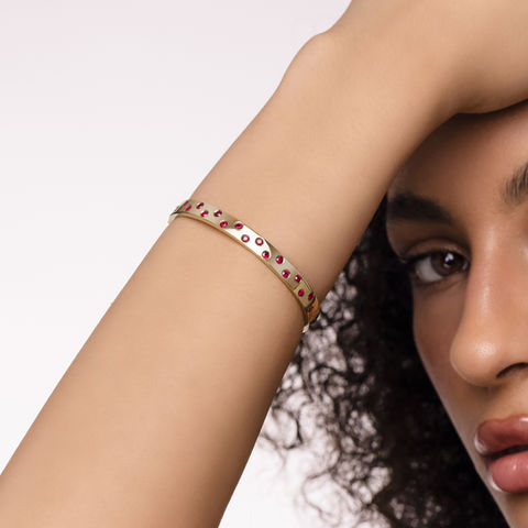 Jewelry Model Photography with a Gold Bracelet with Diamonds