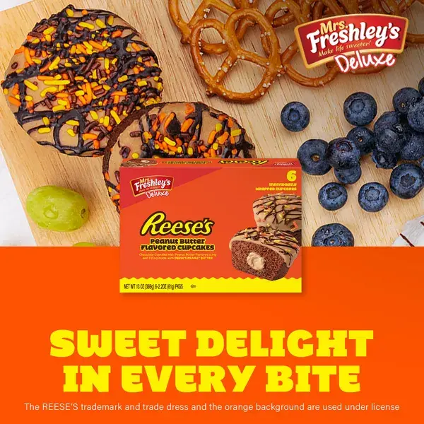 Миниатюра: Mrs. Freshley's Deluxe Reese's Peanut Butter Flavored Cupcakes