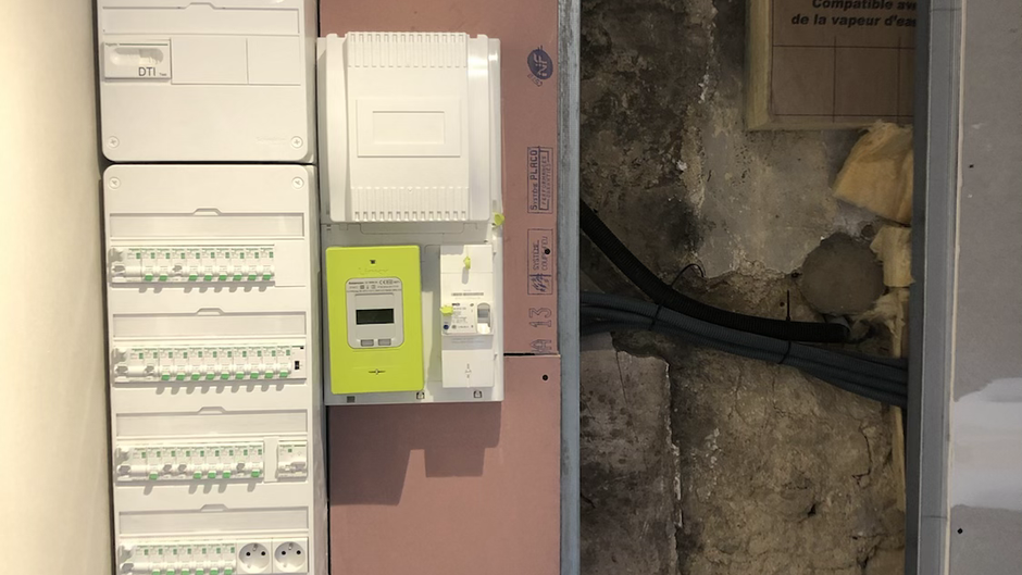 Pose de tableau électrique sur GTL (SCHNEIDER)