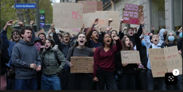 Eine Mutter: „Unsere Jugend braucht eine Zukunft, dafür müssen wir kämpfen... und die Polizei rüstet auf, als wäre sie im Krieg.“ Dienstag ist der nächste große Protesttag in Frankreich