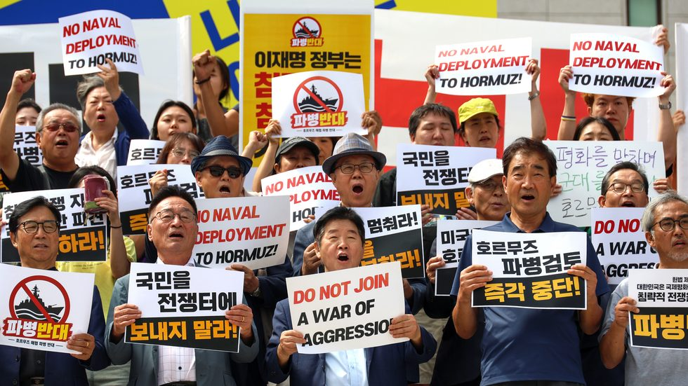 Südkoreaner demonstrieren gegen die von der Regierung in Erwägung gezogene Kriegsbeteiligung gegen Iran für die westliche Kontrolle der Straße von Hormuz und gegen den US-Krieg gegen den Iran.