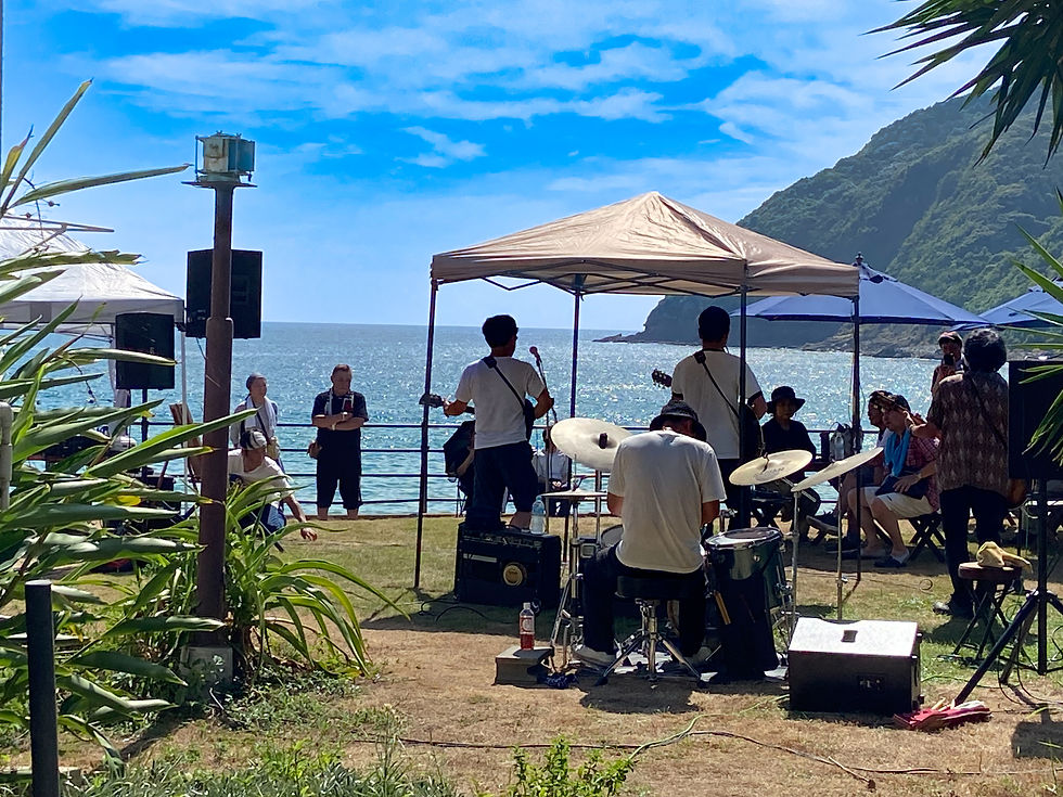 海辺でライブイベント