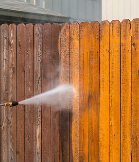 homeguide-pressure-washing-a-fence-before-and-after.jpg