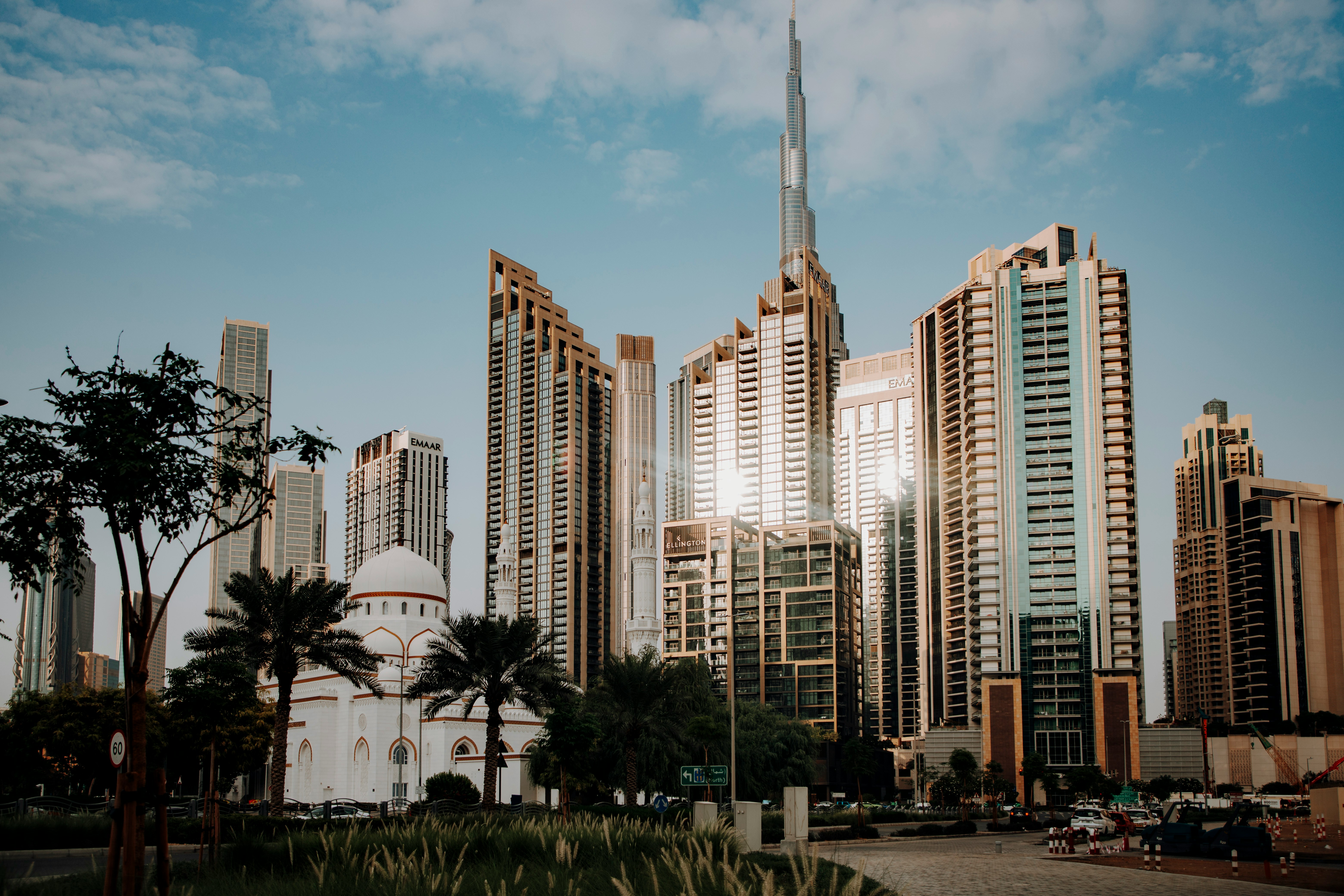 Dubai skyline with palm trees — the UAE's population of over 3.5 million expatriates drives strong demand for personal loans across banks like DIB, Mashreq, and HSBC. Photo: Unsplash (Unsplash License).