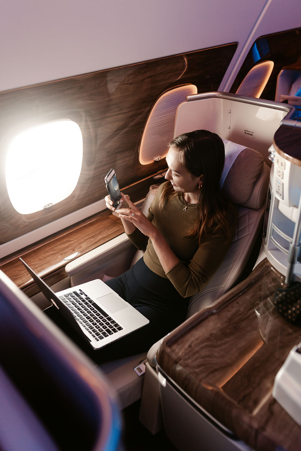 Airplane Etiquette Rules for UAE Flights: 10 Essential Rules to Know