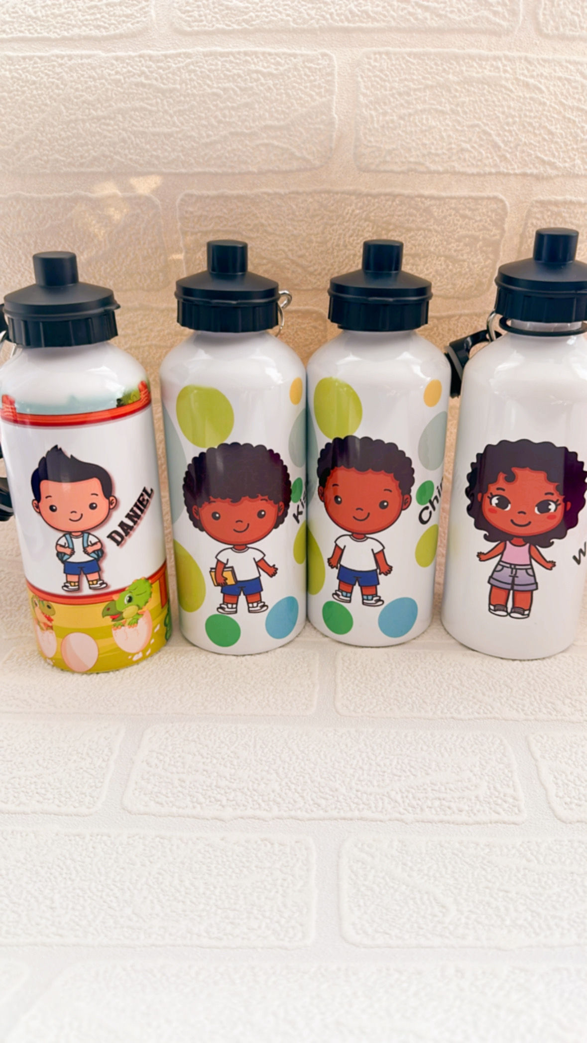 Produto: Garrafa Alumínio 2 Tampas
