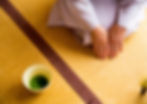 Tatami Matte mit einer Schale Matcha Tee