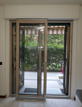 7 Scorrevole in PVC aperto_edited.jpg