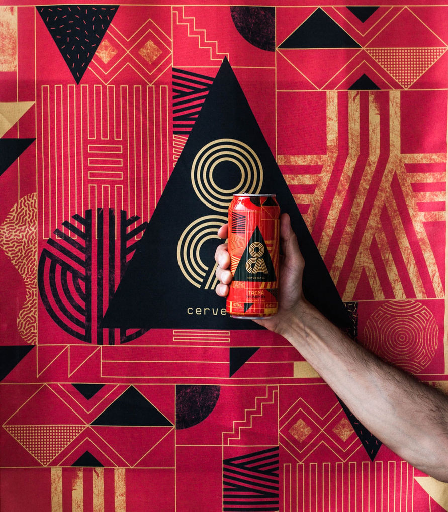 Cervejaria artesanal nascida na cidade de São Paulo trabalha a cultura brasileira por meio das suas receitas, ingredientes, rótulos e cores.
Retrato do seu fundador André Nóbrega.