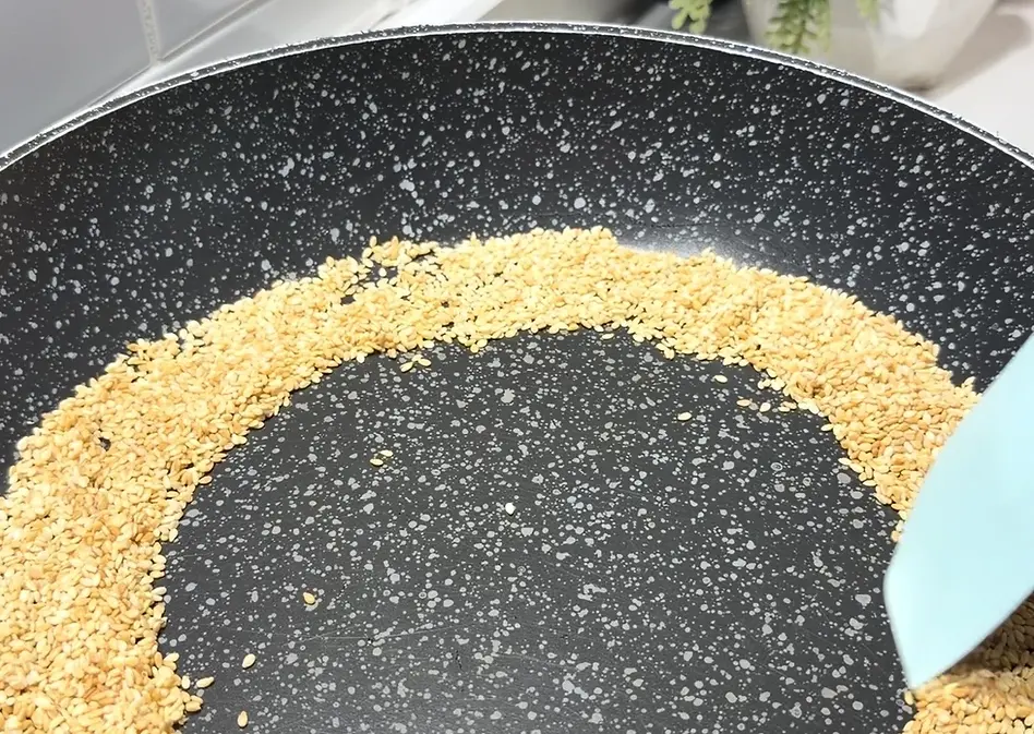 sesame crusted eggs