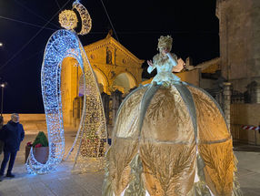 Musical roaming acts for Christmas