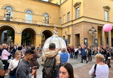 Musical Walkabout Acts by Madame Opera