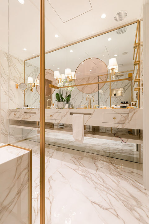 Luxuriöse Präsidentensuite mit hochwertigen Glasanwendungen