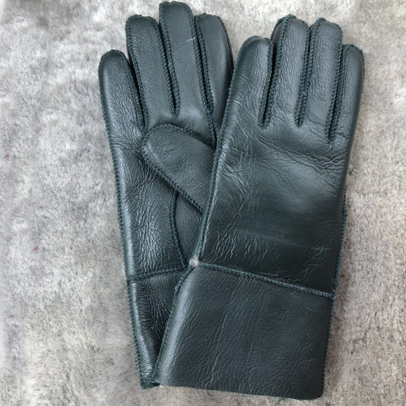 Thumbnail: Women’s warm winter gloves with natural wool interior and smooth exterior.