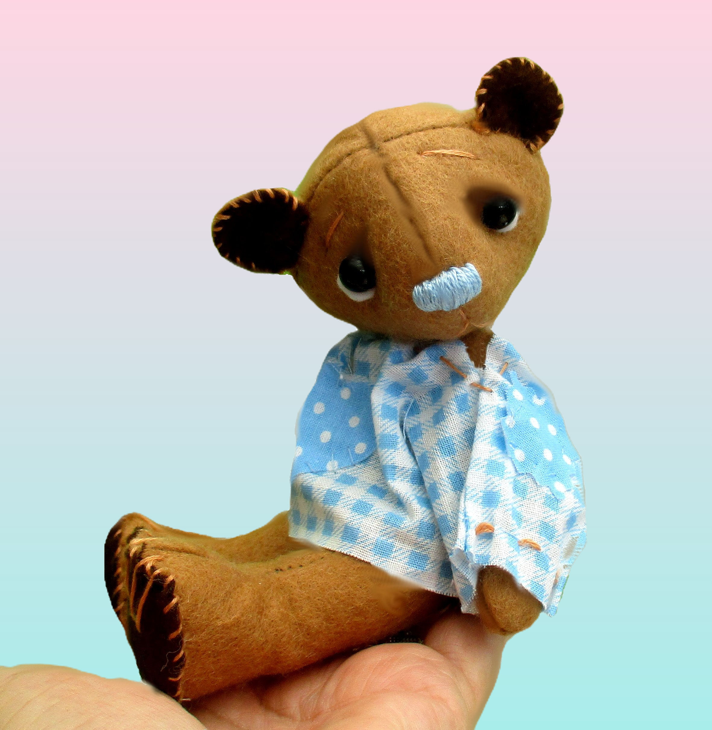 Felt teddy bear sewing kit