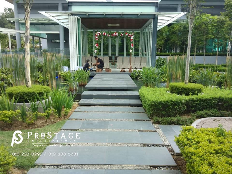 Walkway & Arch