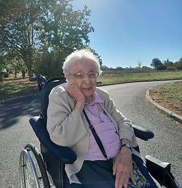 Soeur Marie François rejoint la maison du Père ce 25 janvier 2025  à la veille de son 105eme anniversaire le 1er février.
Nous rendons grâce pour cette longue vie passée au service du Seigneur et de ses frères.
Merci sr Marie François pour ton témoignage de vie effacé et priant.
Continue à prier pour la congrégation.
Communauté de Massac