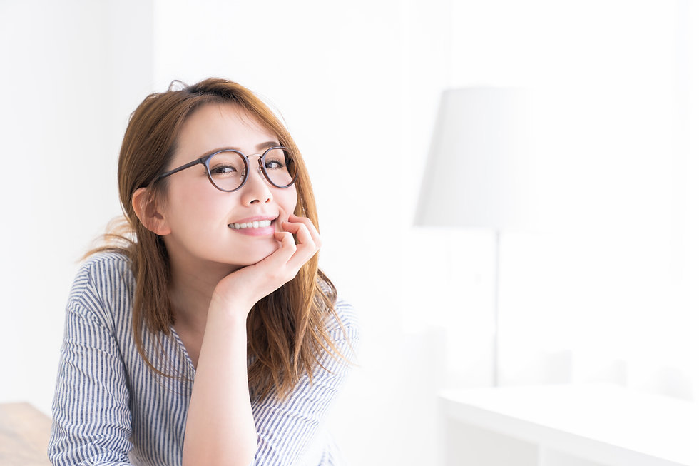 めがねの女性