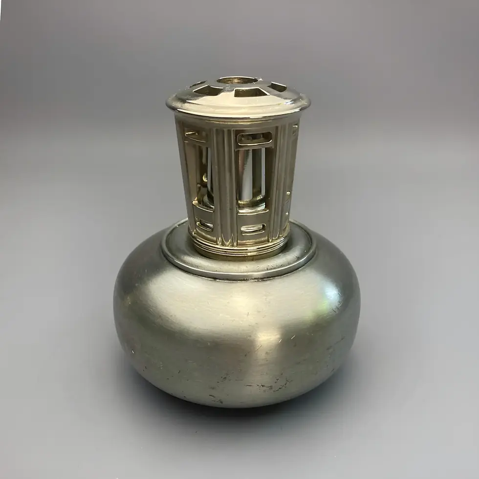 Jolie Lampe Berger ancienne en étain 99%, devant