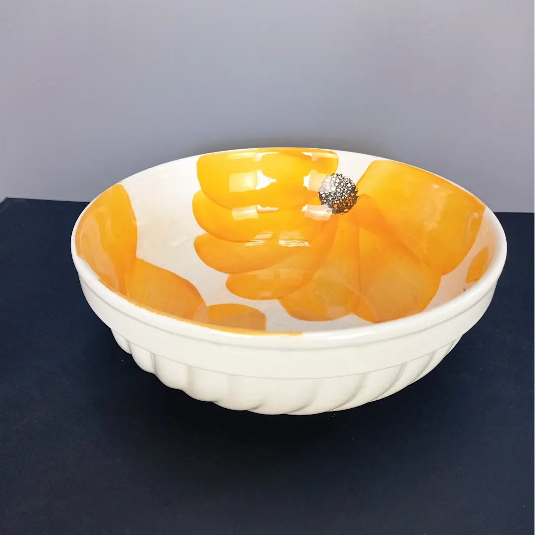 Grand saladier en céramique, Maison Castellania vue de face