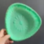 Corbeille plastique tressée vert d'eau années 60, face