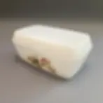 Beurrier Arcopal motif Aubépine années 70 de côté