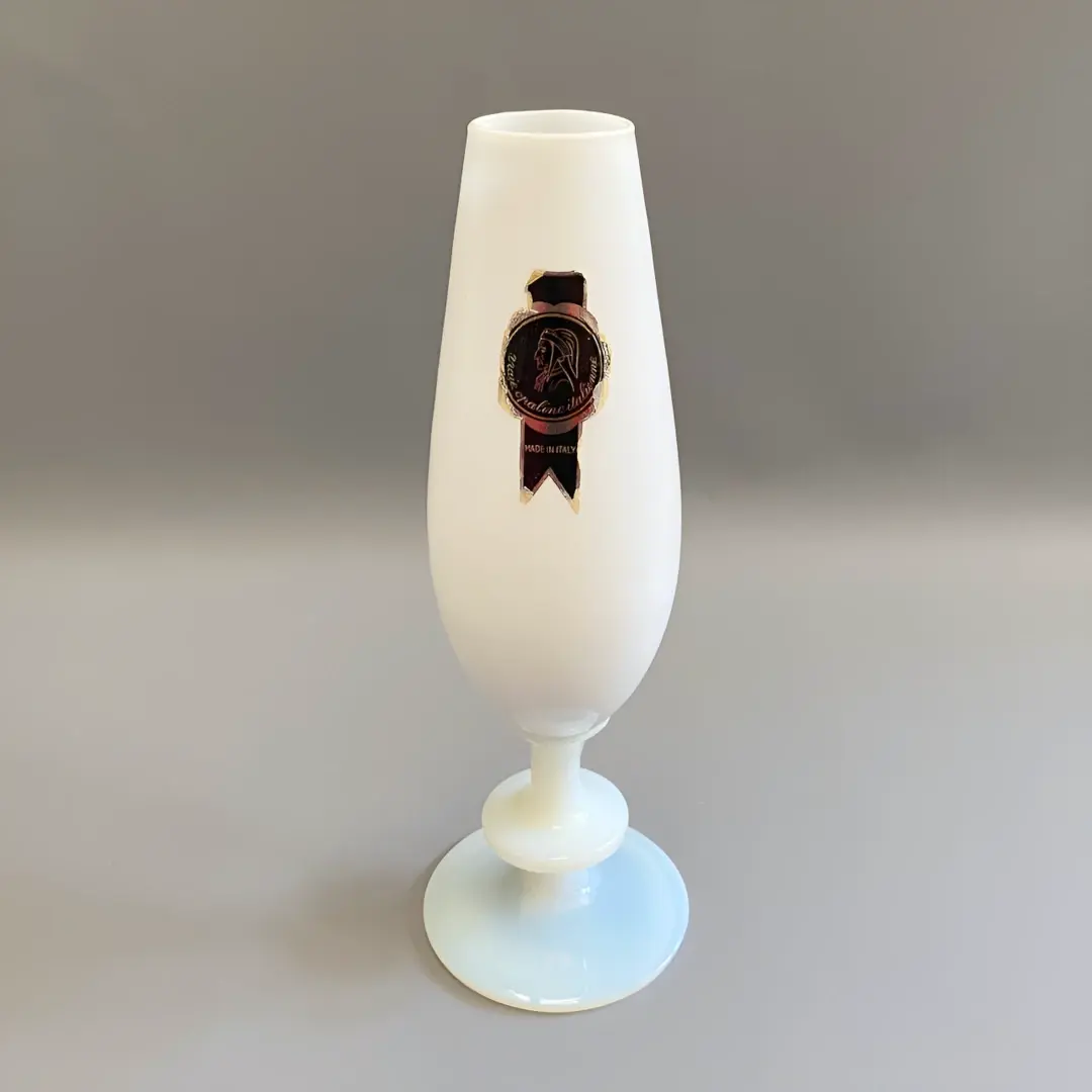 Vase opaline italienne blanche Fabriqué en Italie, face