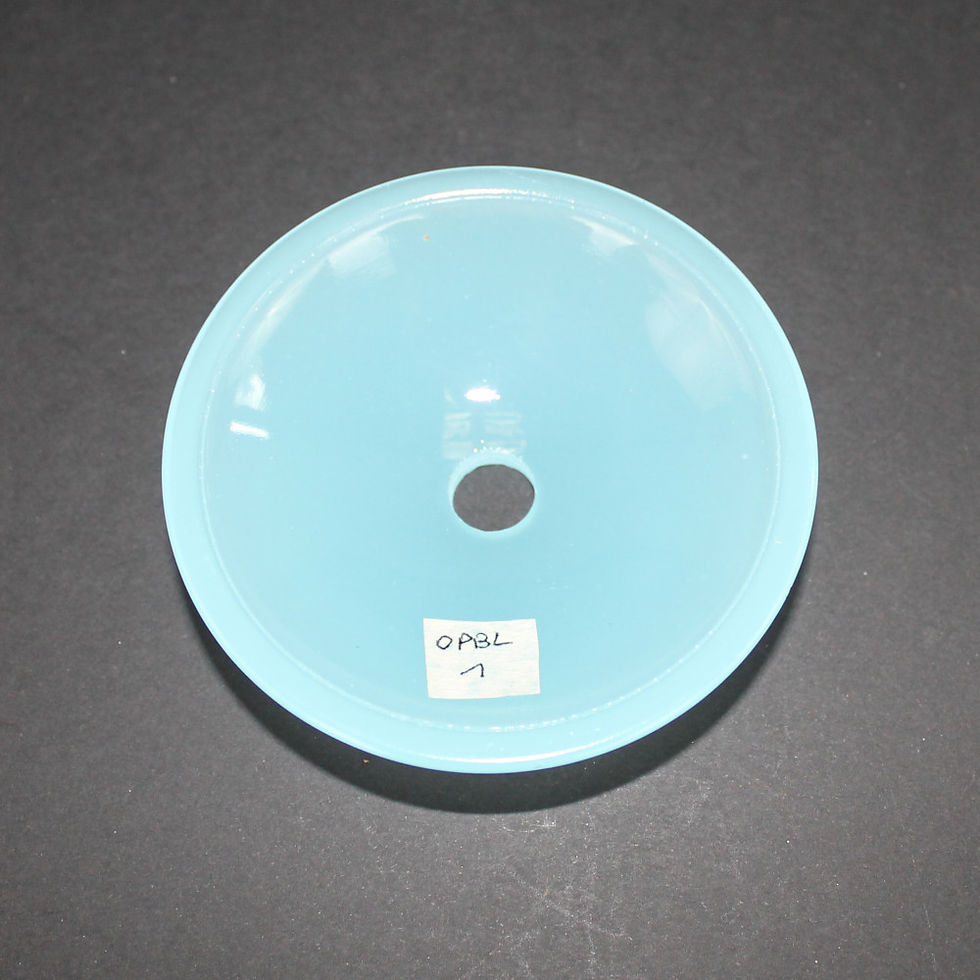 Coupelle en opaline bleu clair pour lustre ou lampe 8 cm vue de dessous