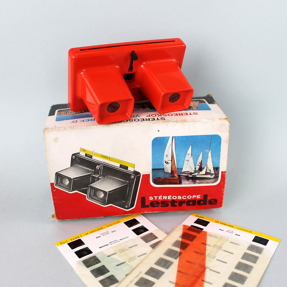 Stéréoscope Lestrade rouge avec 2 cartes vue de face