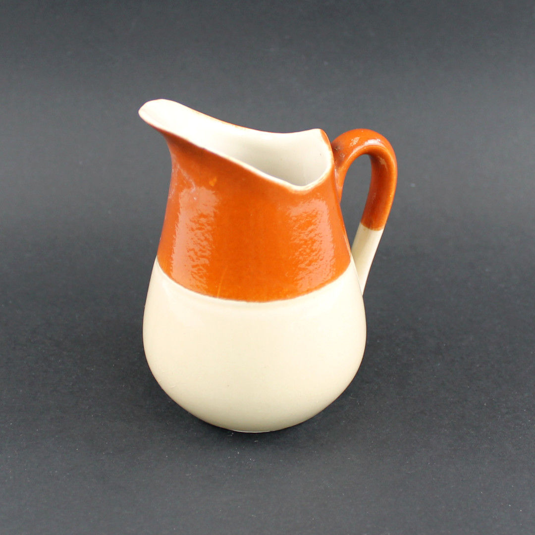 Petit pichet vintage en grès vue de face