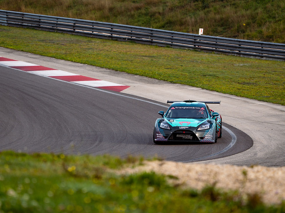 Voiture de l'écurie Venum lors de lamera au circuit de Dijon