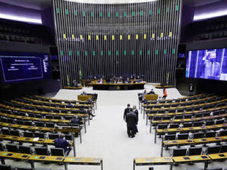 LINHA DIRETA: Câmara aprova texto-base que dispensa licitação para remédios
