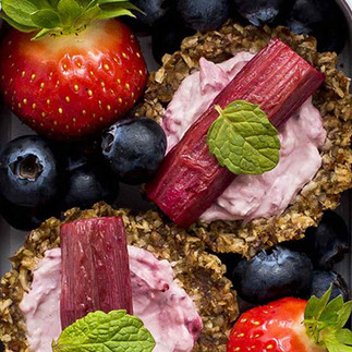 Les tartelettes à la fraise et à la rhubarbe