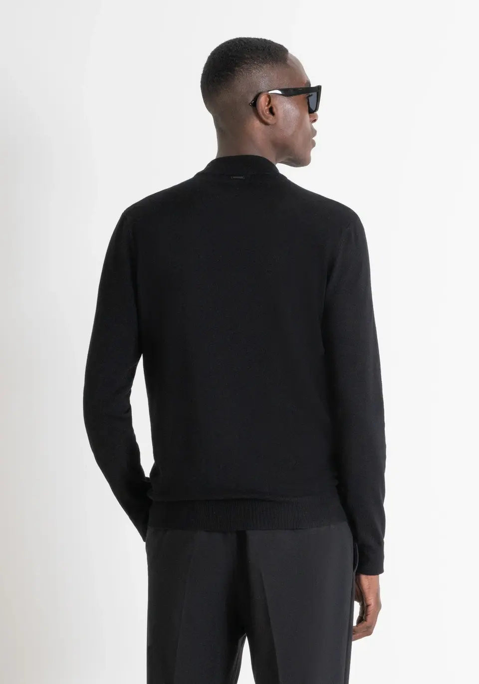 Miniature : PULL À DEMI-COL REGULAR FIT EN VISCOSE ÉLASTIQUE NOIR