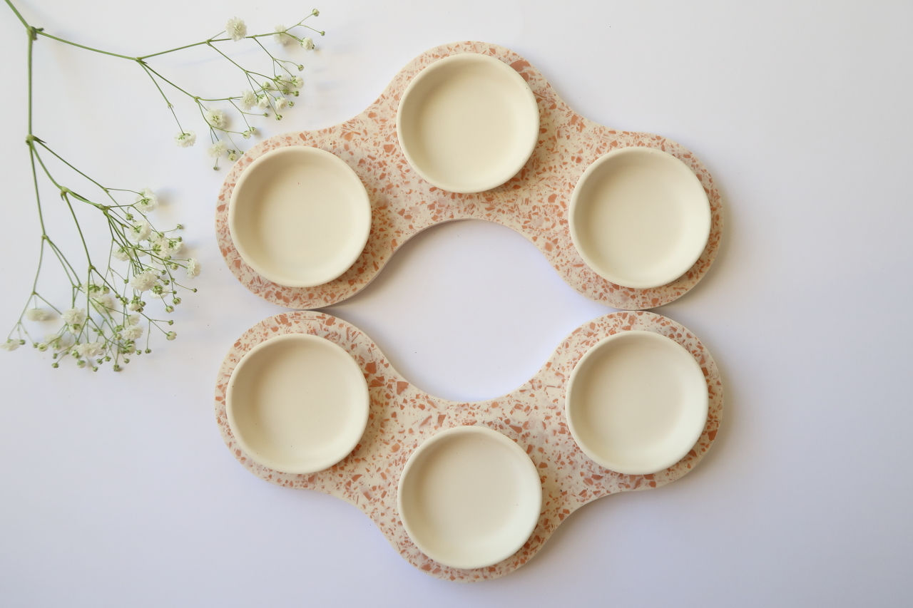 צלחת ליל הסדר פסח 'טובים השניים' – דגם טרצו (Terrazzo) פצפוצי טרקוטה