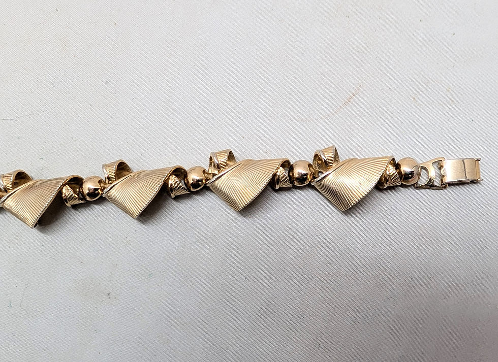 Thumbnail: Vintage 1950s Signed Napier Goldtone Ribbon Link Bracelet