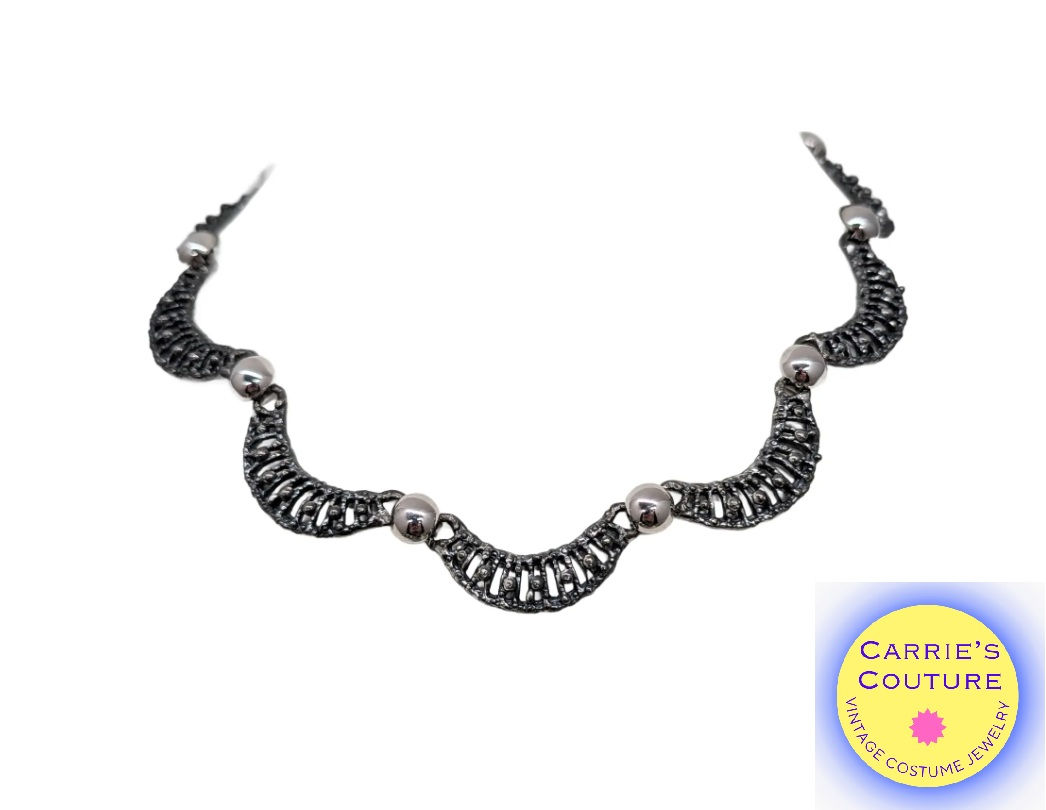 Vintage 1970s Signed Napier Silvertone Brutalist Curved Link Collar Necklace