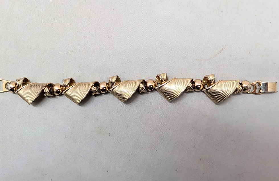Thumbnail: Vintage 1950s Signed Napier Goldtone Ribbon Link Bracelet