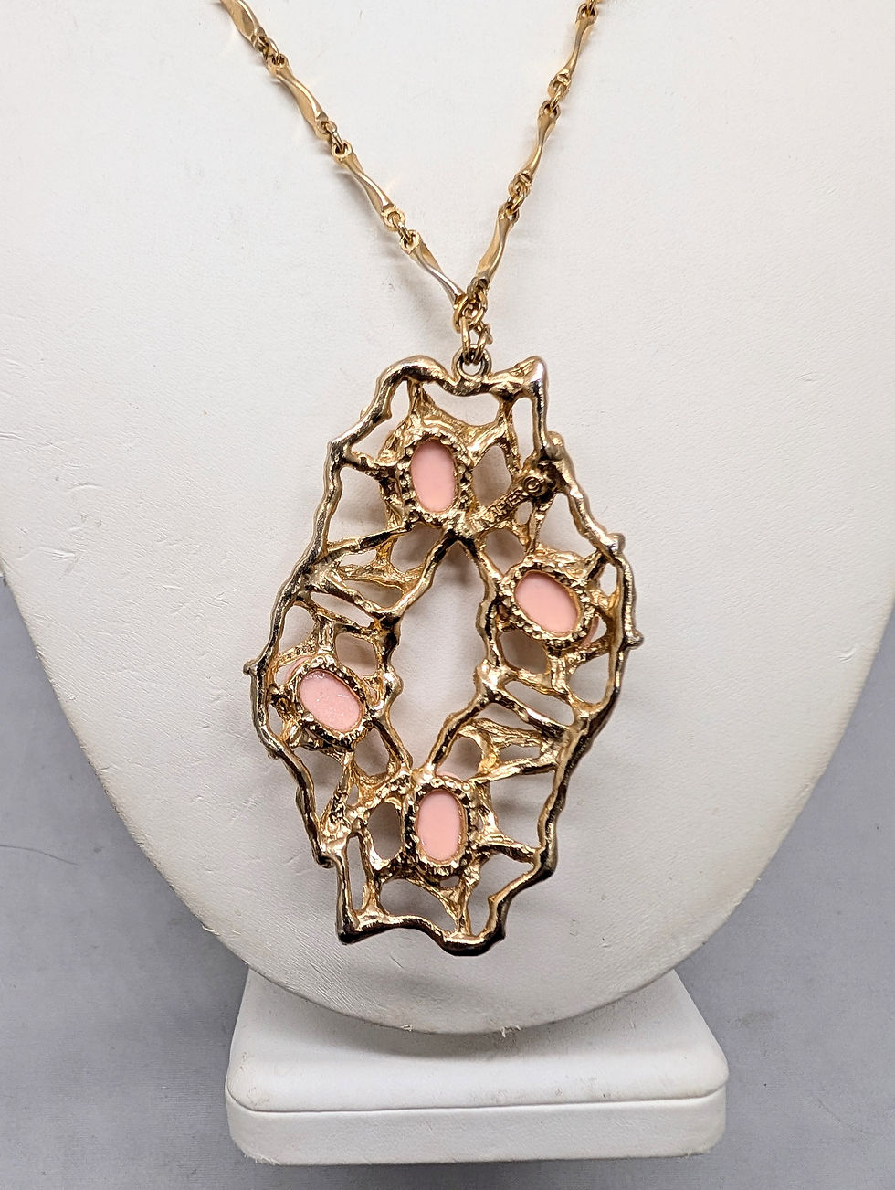 Thumbnail: Vintage 1973 Signed Napier Modernist Cabochon Faux-Coral Pendant Necklace