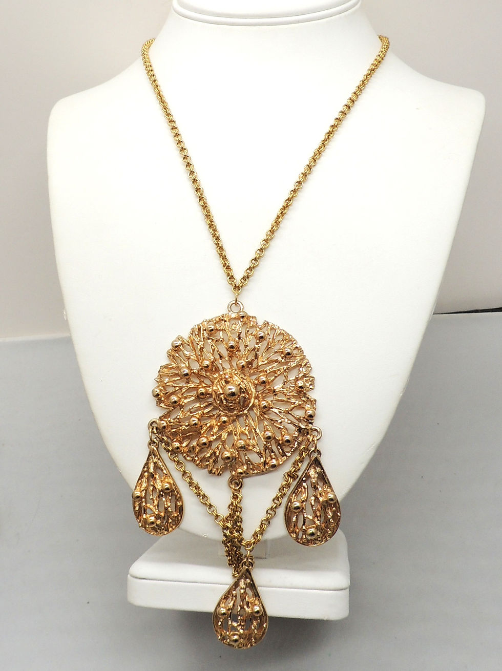 Thumbnail: Vintage 1970s Signed Napier Modernist Goldtone Pendant Necklace