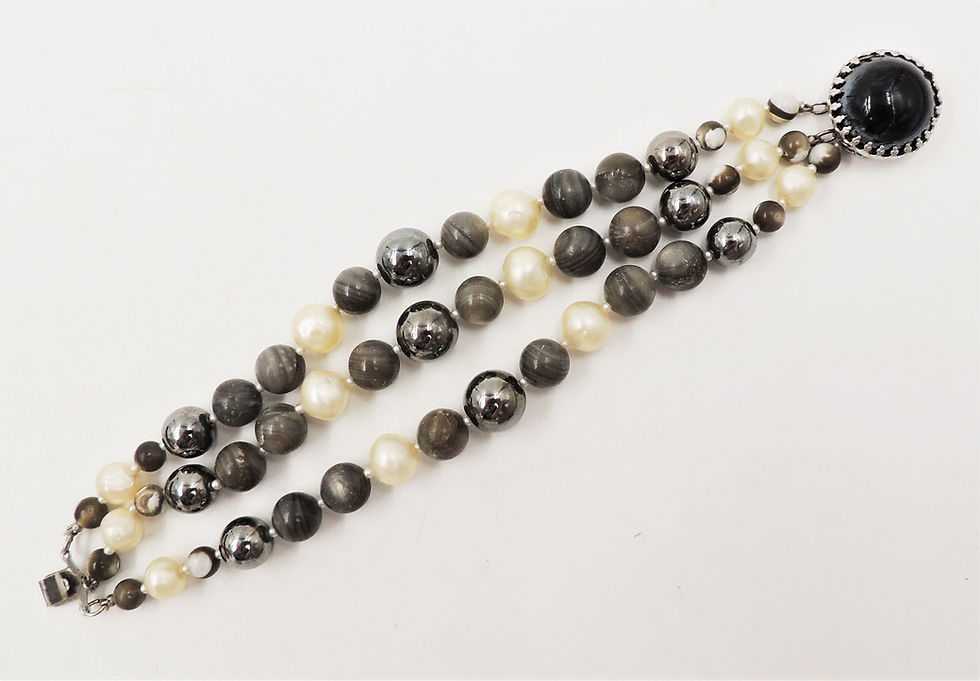 Thumbnail: 1950s Hattie Carnegie Beaded Faux-Hematite & Faux-Pearl Greyscale Bracelet