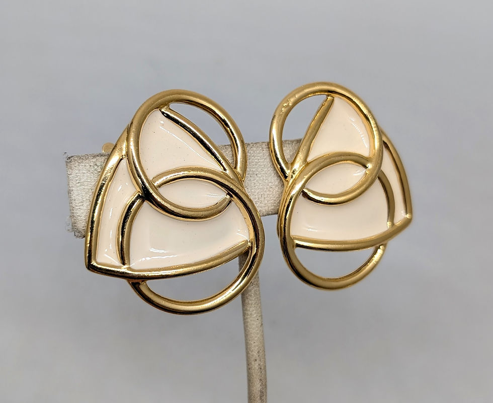 Thumbnail: Vintage Kunio Matsumoto for Trifari Modernist Off White Enamel Clip Earrings