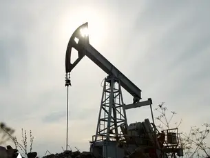 El crecimiento del consumo mundial de petróleo se desacelera, advierte la EIA