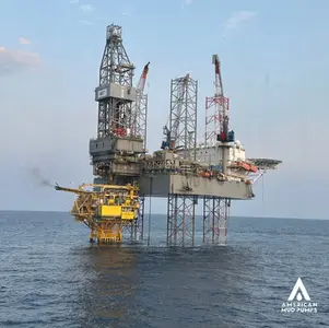 Drilling mud systems that boost rig performance