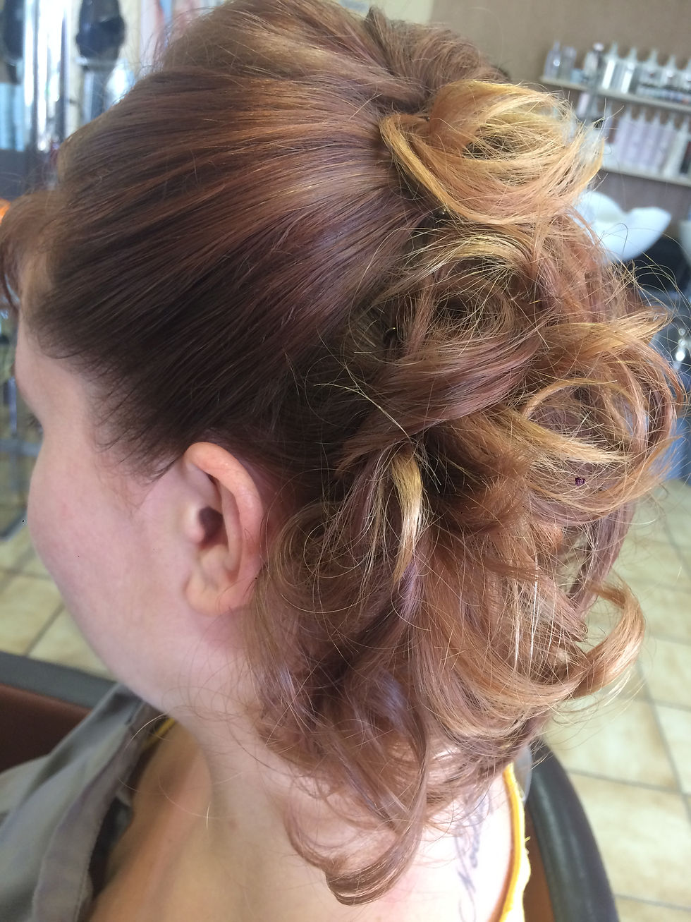 chignon coté boucle et tresse