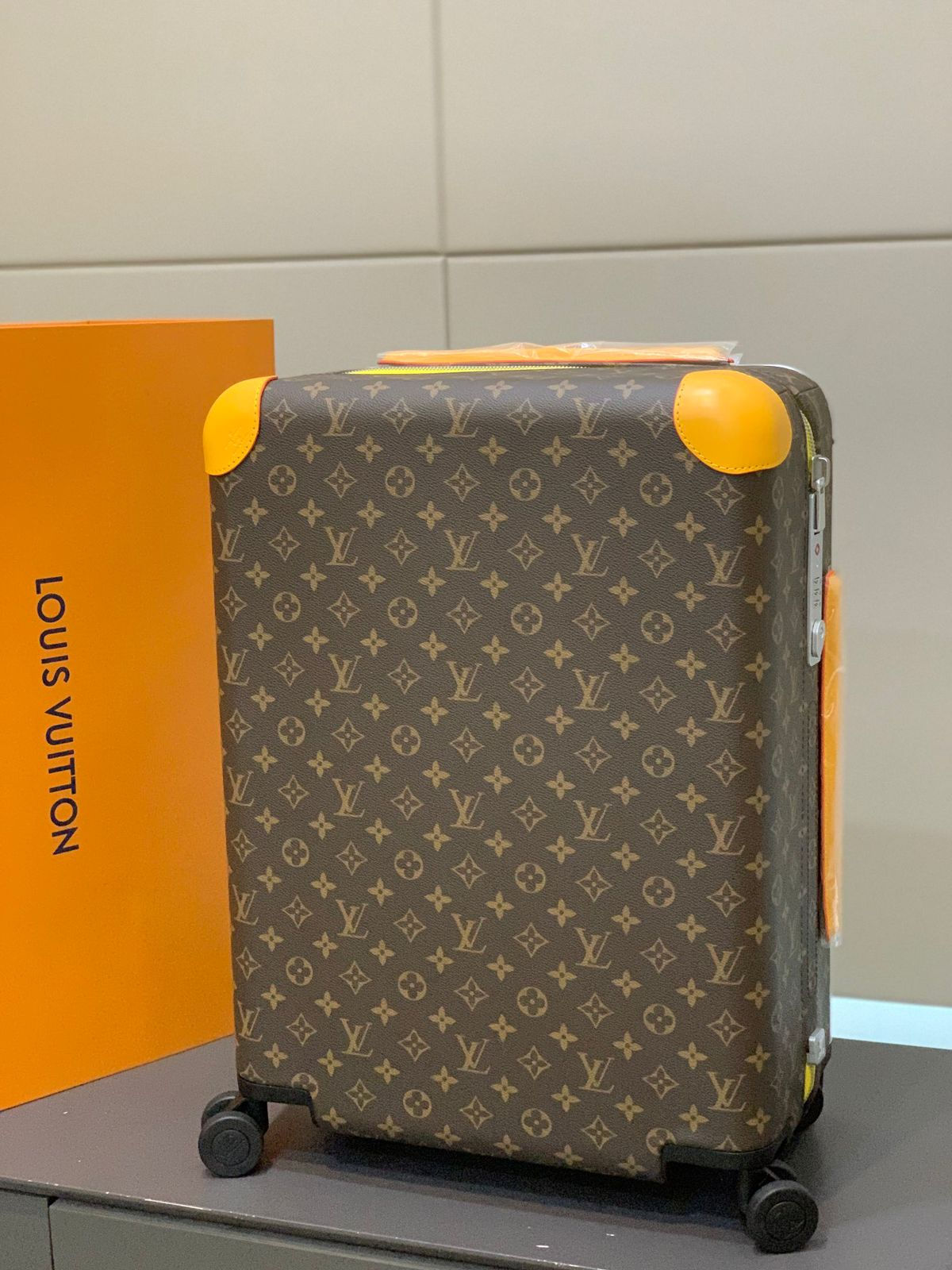 Lv Horizon 55 Suitcase