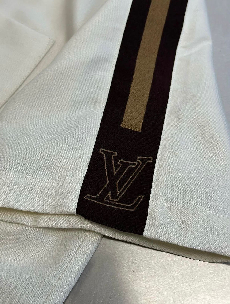 Thumbnail: Lv Bicolor Warm Up Short-Sleeved Shirt