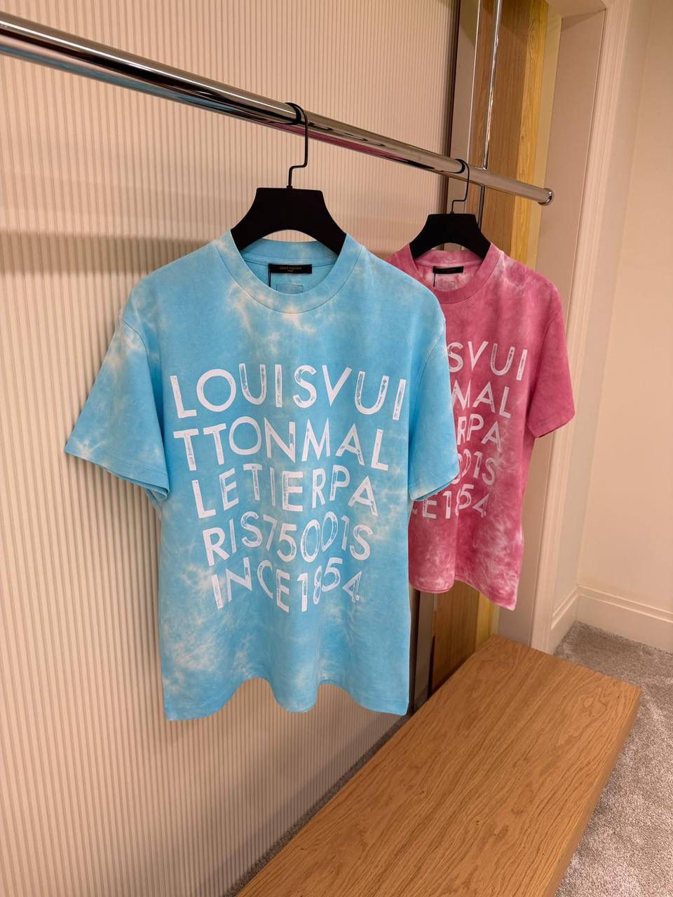 Thumbnail: Lv T-shirt with tie-dye print